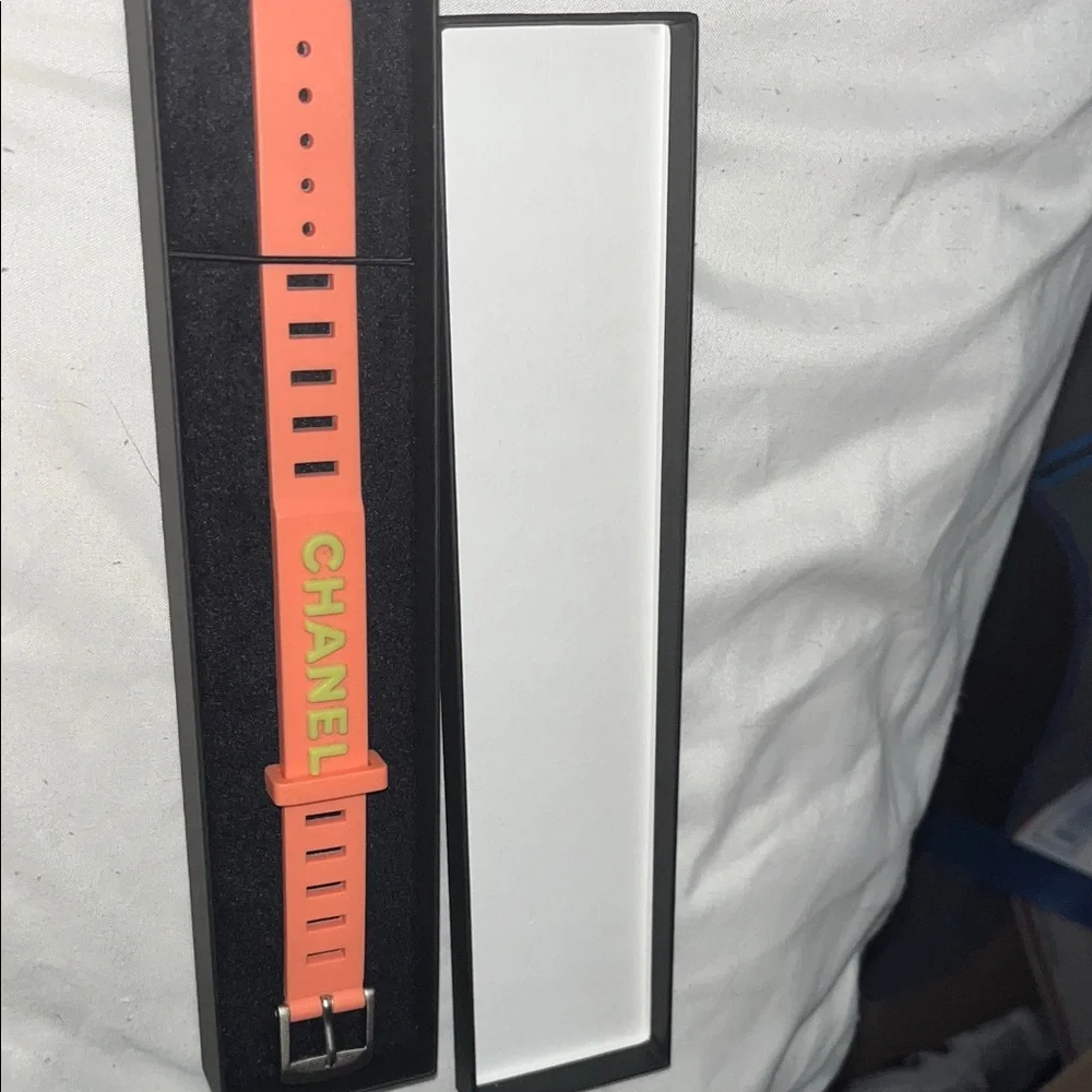 Chanel Vibrant Orange Wristband 925 silver branded.